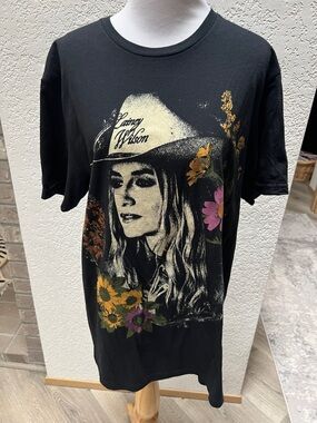 Lainey Wilson Whirlwind World Tour Country T-Shirt Size Medium